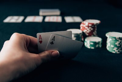 Heads-Up Poker Toernooi van 100 Miljoen Dollar uitgelichte afbeelding