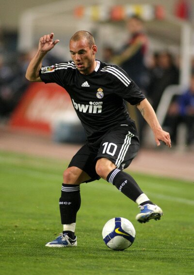 Wesley sneijder representeert koning kaart in toto casino.